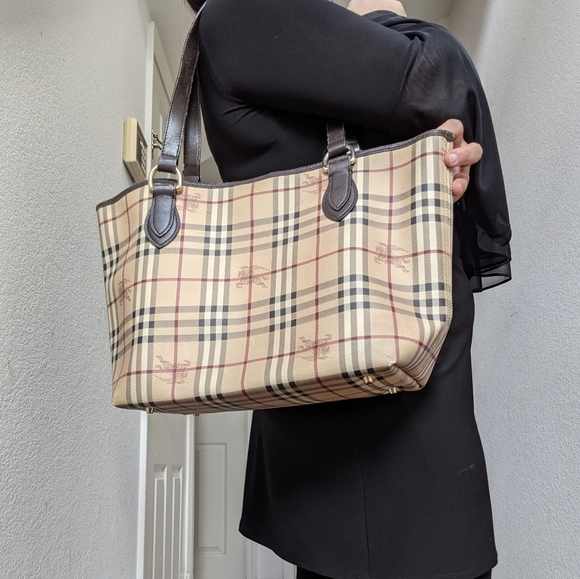 Burberry Handbags - authentic BURBERRY Beige Leather Shoulder Bag